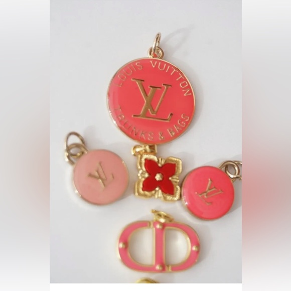 CD LV Zipper Pulls mix lot of 6 pink & gold 40 dollars a piece big one 1… - Picture 4 of 7